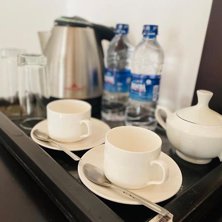 Aradhana Airport Transit Hotel Katunayaka Екстериор снимка