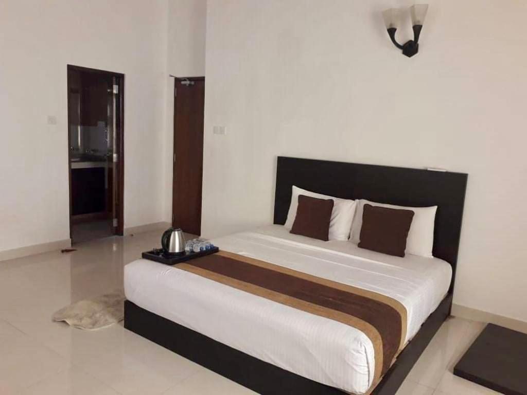 Aradhana Airport Transit Hotel Katunayaka Екстериор снимка