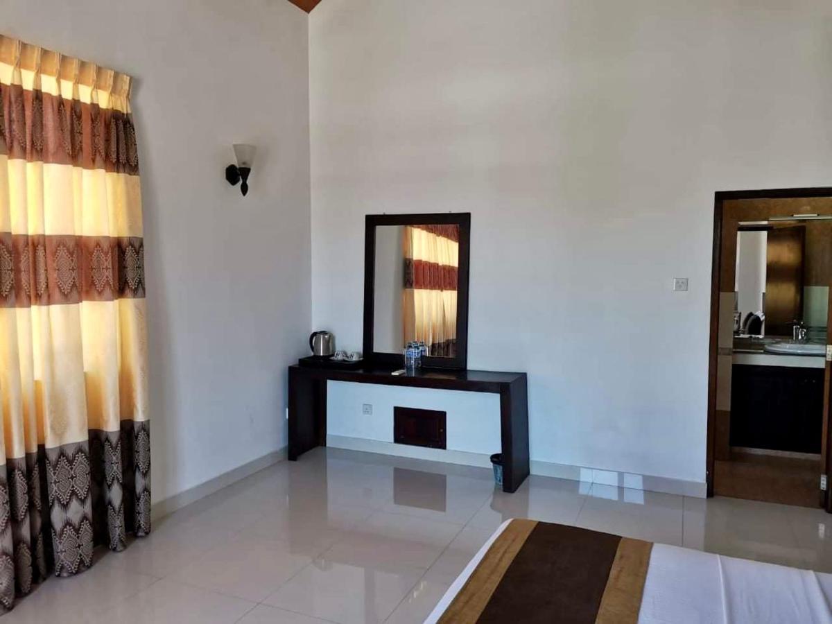 Aradhana Airport Transit Hotel Katunayaka Екстериор снимка