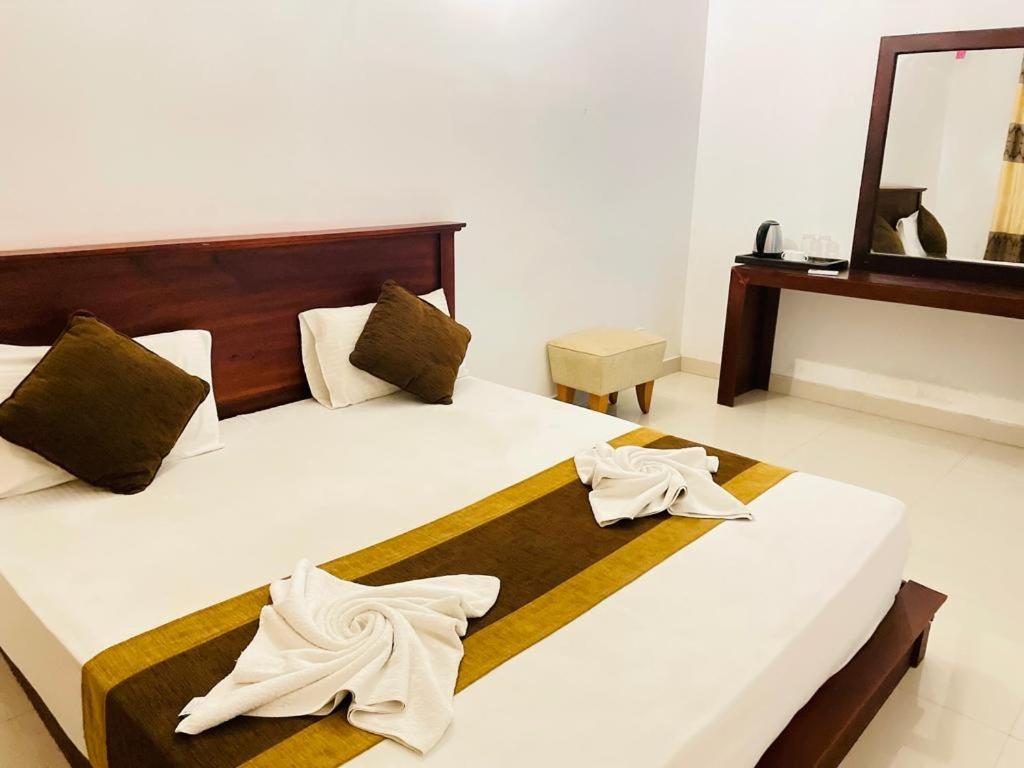 Aradhana Airport Transit Hotel Katunayaka Екстериор снимка