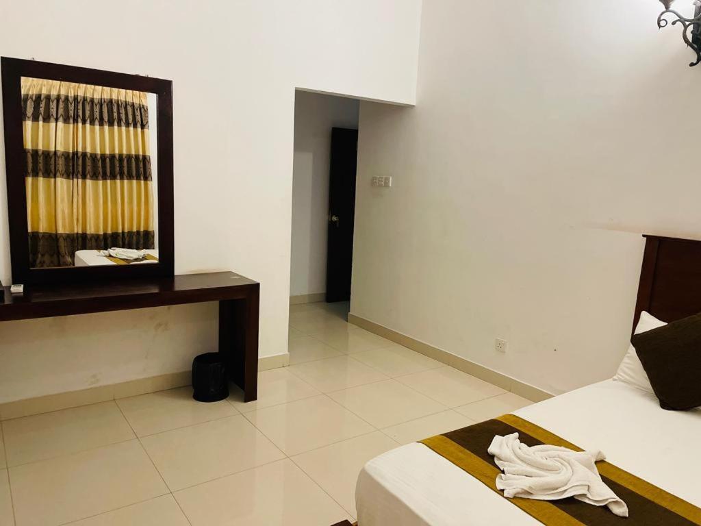 Aradhana Airport Transit Hotel Katunayaka Екстериор снимка