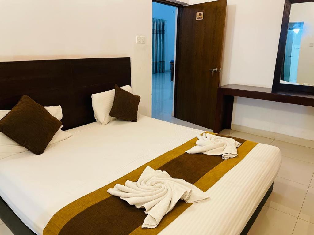 Aradhana Airport Transit Hotel Katunayaka Екстериор снимка